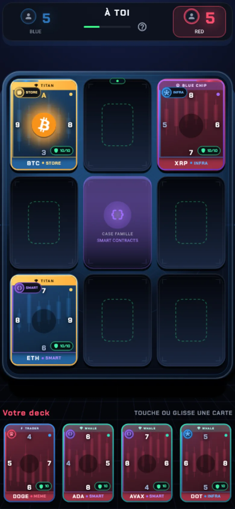 Plateau de jeu 3×3 de HODL DECK avec des cartes Bitcoin et XRP posées et le score à 5-5